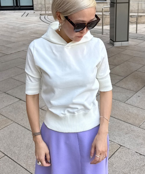 JENNE(ジェンヌ)の「エアリーサマーニットフーディー【UVカット・マシンウォッシャブル】(ニット/セーター・レディース・ブラック/ラベンダー/グリーン/ホワイト・SMALL/MEDIUM/LARGE)」の11枚目の写真