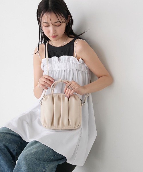 forksy.(フォルクシー)の「【forksy.】ギャザー スクエア ボストン ショルダーバッグ(ショルダーバッグ・レディース・シルバー/ホワイト/ブラック・FREE)」の4枚目の写真