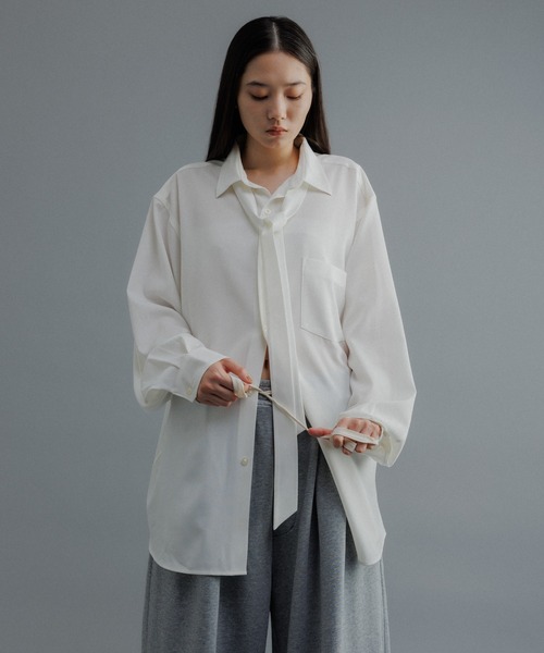 ADAM ET ROPE'（アダムエロペ）の「【ZOZO限定】ドレープとろみ ルーズシルエット ボウタイシャツ / オールシーズン着用可能 / 2Way / ユニセックス / Made by ZOZO（シャツ/ブラウス・メンズ・ベージュ系その他/ダークブラウン/ホワイト/ライトグレー/ブラック・L/M/S）」の22枚目の写真