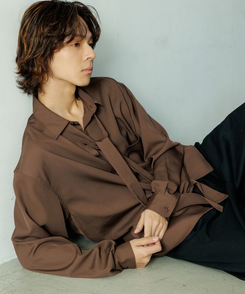 ADAM ET ROPE'（アダムエロペ）の「【ZOZO限定】ドレープとろみ ルーズシルエット ボウタイシャツ / オールシーズン着用可能 / 2Way / ユニセックス / Made by ZOZO（シャツ/ブラウス・メンズ・ベージュ系その他/ダークブラウン/ホワイト/ライトグレー/ブラック・L/M/S）」の14枚目の写真