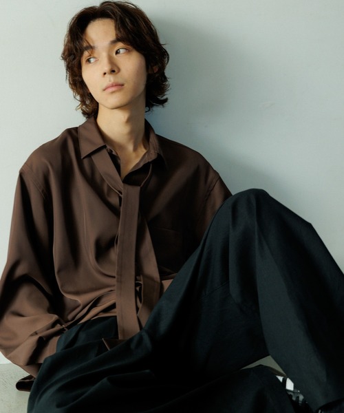 ADAM ET ROPE'（アダムエロペ）の「【ZOZO限定】ドレープとろみ ルーズシルエット ボウタイシャツ / オールシーズン着用可能 / 2Way / ユニセックス / Made by ZOZO（シャツ/ブラウス・メンズ・ベージュ系その他/ダークブラウン/ホワイト/ライトグレー/ブラック・L/M/S）」の16枚目の写真
