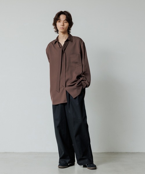 ADAM ET ROPE'（アダムエロペ）の「【ZOZO限定】ドレープとろみ ルーズシルエット ボウタイシャツ / オールシーズン着用可能 / 2Way / ユニセックス / Made by ZOZO（シャツ/ブラウス・メンズ・ベージュ系その他/ダークブラウン/ホワイト/ライトグレー/ブラック・L/M/S）」の20枚目の写真