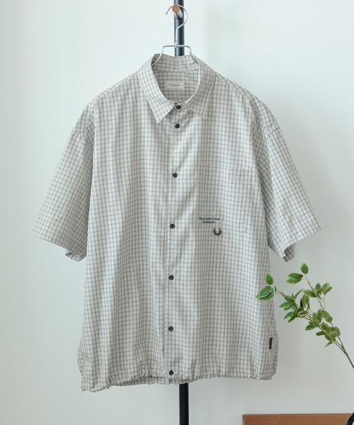 THE CRAFT CREW PRODUCTS（ザクラフトクループロダクツ）の「ビッグシルエット ドローコード ミニチェック レギュラーカラー半袖シャツ【THE CRAFT CREW PRODUCTS】（シャツ/ブラウス・メンズ・ライトグレー/ベージュ/ネイビー/ブラック/サックスブルー/グレー・S/M/L）」の3枚目の写真
