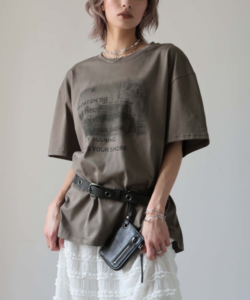 Ulysses(ユリシス)の「モノトーンプリントTシャツ(Tシャツ/カットソー・レディース・グレー/ホワイト/ブラウン/ベージュ・F)」の3枚目の写真