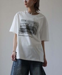 モノトーンプリントTシャツ
