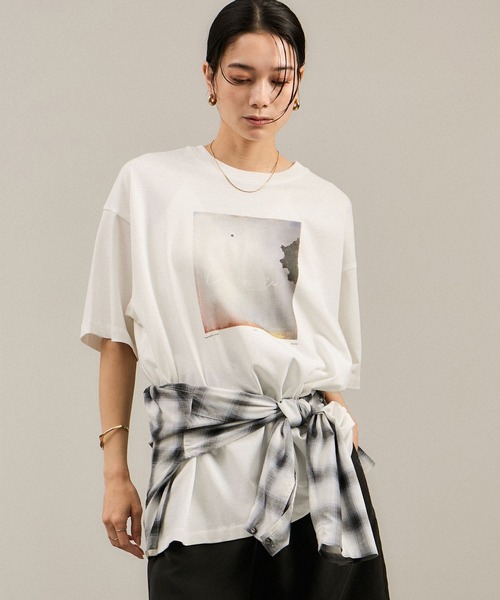 SALON adam et rope'(サロン アダム エ ロペ)の「Yasuko Hirano / 平野泰子 ARTプリントリラックスT(Tシャツ/カットソー・レディース・ホワイト系その他2/ホワイト系その他4/ホワイト・FREE)」の13枚目の写真