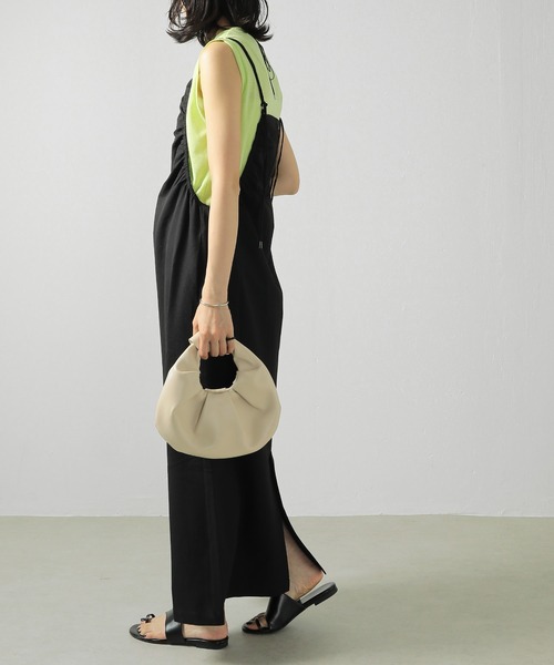 Monocoro toppi(モノコロトッピ)の「撥水加工 ライトサッカー ギャザー キャミワンピース(ワンピース・レディース・ブラウン/レッド/ブラック・フリー)」の6枚目の写真