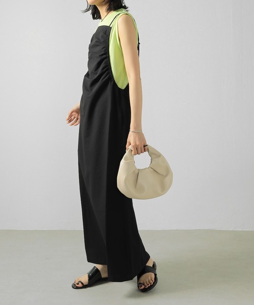 Monocoro toppi(モノコロトッピ)の「撥水加工 ライトサッカー ギャザー キャミワンピース(ワンピース・レディース・ブラウン/レッド/ブラック・フリー)」の9枚目の写真