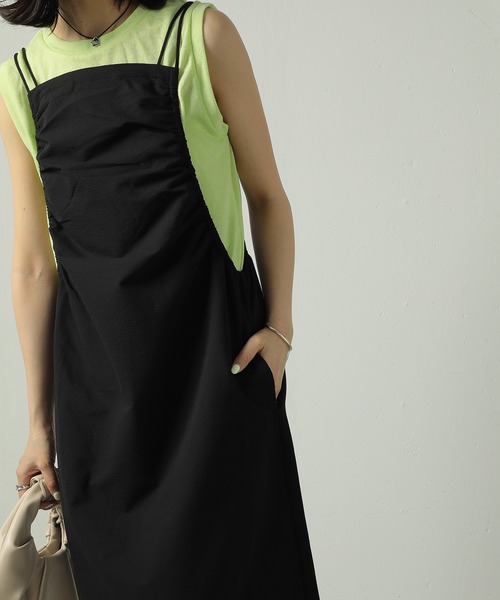 Monocoro toppi(モノコロトッピ)の「撥水加工 ライトサッカー ギャザー キャミワンピース(ワンピース・レディース・ブラウン/レッド/ブラック・フリー)」の19枚目の写真