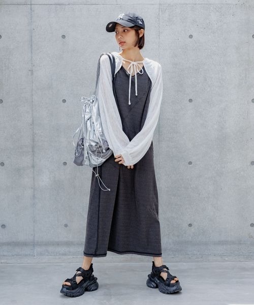 PAGEBOY(ページボーイ)の「シアーカットフードボレロ(カーディガン/ボレロ・レディース・ブルー系その他/ブラック/オフホワイト・FREE)」の4枚目の写真