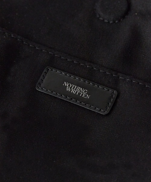NOTHING WRITTEN(ナッシングリトゥン)の「NOTHING WRITTEN / ナッシングリトゥン MEDIUM SHOULDER SUEDE HOBO BAG ホーボーバッグ 秋服 冬服(ショルダーバッグ・レディース・ライトベージュ/ブラック・FREE)」の4枚目の写真
