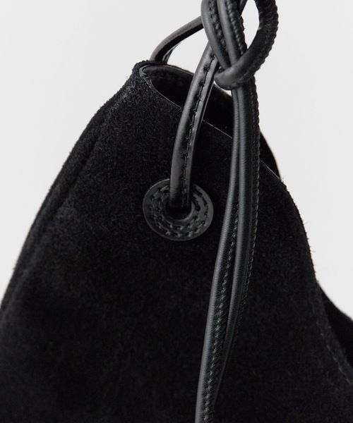 NOTHING WRITTEN(ナッシングリトゥン)の「NOTHING WRITTEN / ナッシングリトゥン MEDIUM SHOULDER SUEDE HOBO BAG ホーボーバッグ 秋服 冬服(ショルダーバッグ・レディース・ライトベージュ/ブラック・FREE)」の10枚目の写真