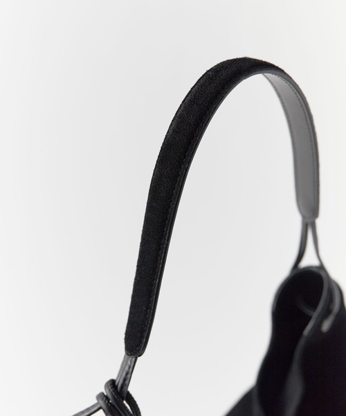 NOTHING WRITTEN(ナッシングリトゥン)の「NOTHING WRITTEN / ナッシングリトゥン MEDIUM SHOULDER SUEDE HOBO BAG ホーボーバッグ 秋服 冬服(ショルダーバッグ・レディース・ライトベージュ/ブラック・FREE)」の9枚目の写真