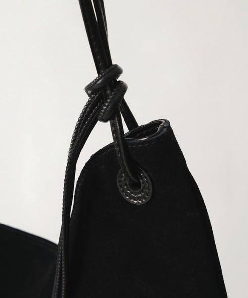 NOTHING WRITTEN(ナッシングリトゥン)の「NOTHING WRITTEN / ナッシングリトゥン MEDIUM SHOULDER SUEDE HOBO BAG ホーボーバッグ 秋服 冬服(ショルダーバッグ・レディース・ライトベージュ/ブラック・FREE)」の17枚目の写真