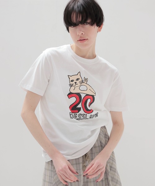 BLACK SCORE(ブラックスコア)の「BLACK SCORE × DRESSLAVE / 20th act cocky tee(アニバーサリー アクトコッキー半袖Tシャツ BBSMCC UNISEX T SHIRT)(Tシャツ/カットソー・レディース・ホワイト・36)」の1枚目の写真