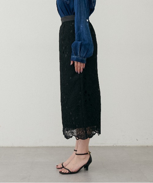 LARUTA(ラルータ)の「【LARUTA】<Web限定>フラワーレーススカート(スカート・レディース・ブラック/ブラウン・MEDIUM)」の15枚目の写真