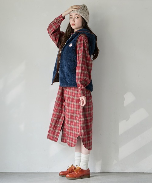 KRIFF MAYER Lady's Collection（クリフメイヤーレディースコレクション）の「【軽い・暖かい】シャギーボアボタンフードベスト（ベスト・レディース・カラフル/ネイビー/ブラック/ブラウン/グレー/グリーン/ナチュラル・MEDIUM/LARGE）」の14枚目の写真