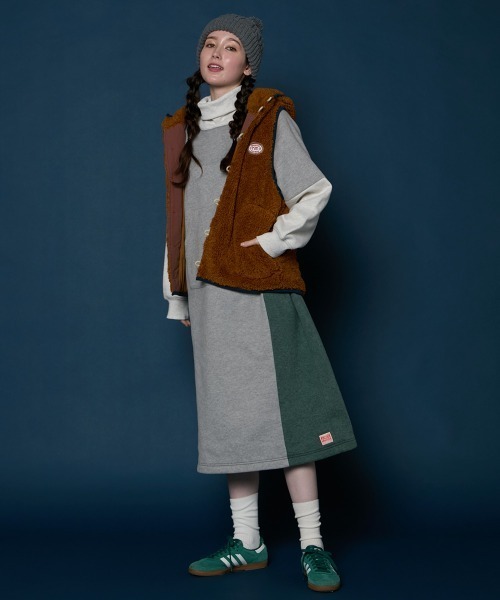 KRIFF MAYER Lady's Collection（クリフメイヤーレディースコレクション）の「【軽い・暖かい】シャギーボアボタンフードベスト（ベスト・レディース・カラフル/ネイビー/ブラック/ブラウン/グレー/グリーン/ナチュラル・MEDIUM/LARGE）」の19枚目の写真