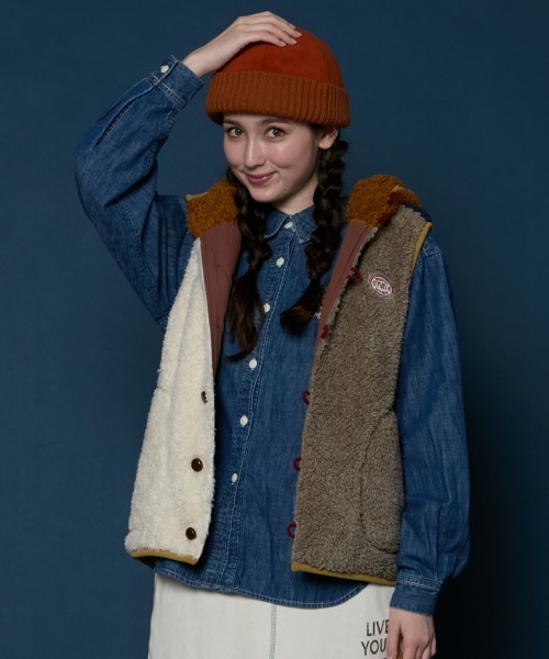 KRIFF MAYER Lady's Collection（クリフメイヤーレディースコレクション）の「【軽い・暖かい】シャギーボアボタンフードベスト（ベスト・レディース・カラフル/ネイビー/ブラック/ブラウン/グレー/グリーン/ナチュラル・MEDIUM/LARGE）」の11枚目の写真