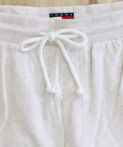 TOMMY HILFIGER(トミーヒルフィガー)の「TJM グラフィックスウェットショーツ TJM ENTRY GRAPHIC SWEATSHORT(スウェットパンツ・メンズ・オートミール/ブラック・XL/L/M)」の4枚目の写真