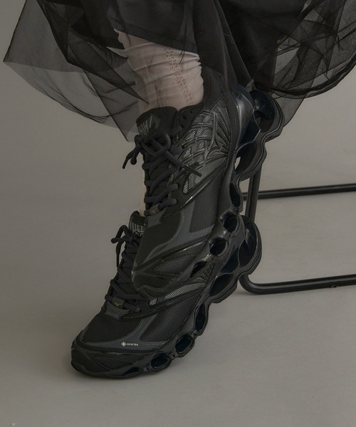MIZUNO(ミズノ )の「【MIZUNO】WAVE PROPHECY LS GTX ゴアテックス 防水 スニーカー(スニーカー・メンズ・ブラック・23.5cm/24cm/24.5cm/25cm/26.5cm/27cm/27.5cm/28cm/28.5cm)」の16枚目の写真