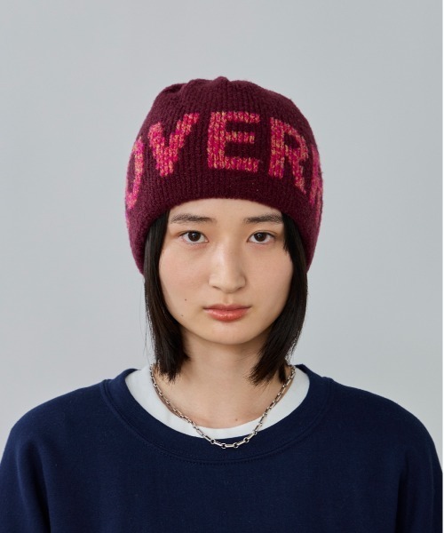 OVERRIDE(オーバーライド)の「OVERRIDE KNIT PUWA LOGO SHORT BEANIE / オーバーライド(ニットキャップ/ビーニー・レディース・ワイン/ブラック/ブルー・57~59cm)」の1枚目の写真
