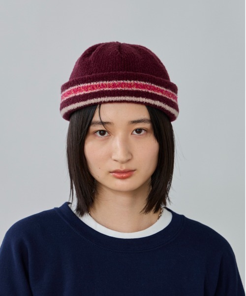 OVERRIDE(オーバーライド)の「OVERRIDE KNIT PUWA LOGO SHORT BEANIE / オーバーライド(ニットキャップ/ビーニー・レディース・ワイン/ブラック/ブルー・57~59cm)」の4枚目の写真