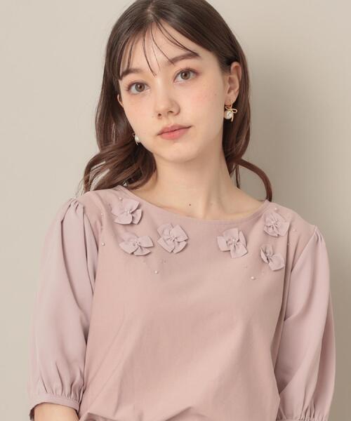 couture brooch（クチュールブローチ）の「【接触冷感・UVカット】シフォンフラワーエンブロドッキングカットソー（Tシャツ/カットソー・レディース・ブラック/グリーン系/ピンク系・36/38/42）」の3枚目の写真