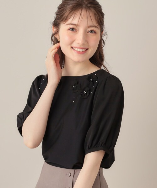 couture brooch（クチュールブローチ）の「【接触冷感・UVカット】シフォンフラワーエンブロドッキングカットソー（Tシャツ/カットソー・レディース・ブラック/グリーン系/ピンク系・36/38/42）」の8枚目の写真