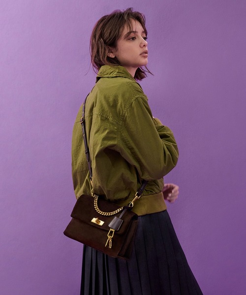 Kerry ケリー チェーンハンドルクロスボディバッグ（ショルダーバッグ