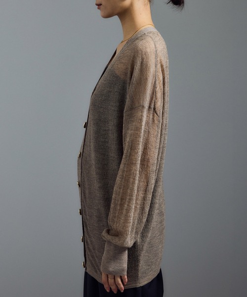 SALON adam et rope'（サロン アダム エ ロペ）の「ウール混シアークレープVネックカーディガン（カーディガン/ボレロ・レディース・ベージュ/ブラック/ダークブラウン・FREE）」の10枚目の写真