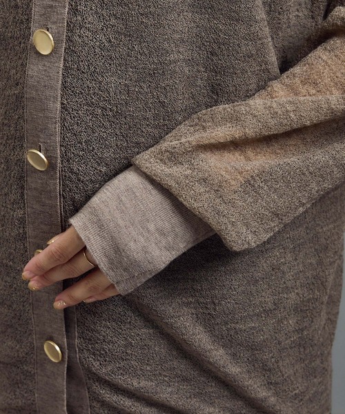 SALON adam et rope'（サロン アダム エ ロペ）の「ウール混シアークレープVネックカーディガン（カーディガン/ボレロ・レディース・ベージュ/ブラック/ダークブラウン・FREE）」の13枚目の写真