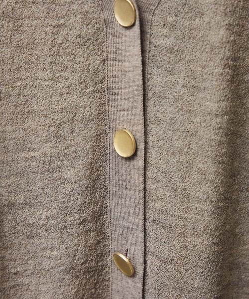 SALON adam et rope'（サロン アダム エ ロペ）の「ウール混シアークレープVネックカーディガン（カーディガン/ボレロ・レディース・ベージュ/ブラック/ダークブラウン・FREE）」の15枚目の写真