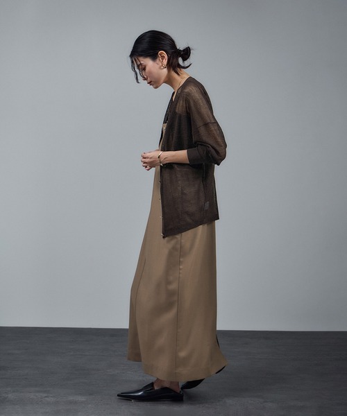 SALON adam et rope'（サロン アダム エ ロペ）の「ウール混シアークレープVネックカーディガン（カーディガン/ボレロ・レディース・ベージュ/ブラック/ダークブラウン・FREE）」の19枚目の写真