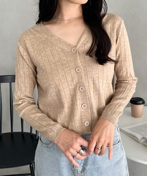 CLEA(クレア)の「Vネックリブニットカーディガン(Tシャツ/カットソー・レディース・ベージュ/グレー/レッド/ホワイト/ブラック/アイボリー・FREE)」の5枚目の写真