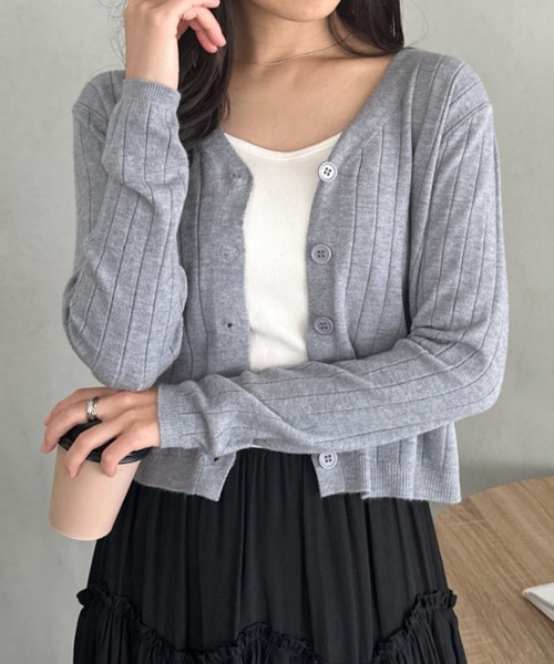CLEA(クレア)の「Vネックリブニットカーディガン(Tシャツ/カットソー・レディース・ベージュ/グレー/レッド/ホワイト/ブラック/アイボリー・FREE)」の4枚目の写真