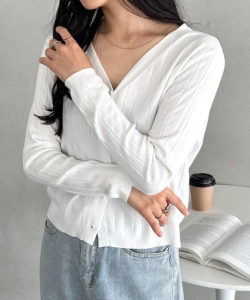 CLEA(クレア)の「Vネックリブニットカーディガン(Tシャツ/カットソー・レディース・ベージュ/グレー/レッド/ホワイト/ブラック/アイボリー・FREE)」の15枚目の写真