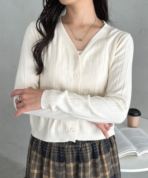 CLEA(クレア)の「Vネックリブニットカーディガン(Tシャツ/カットソー・レディース・ベージュ/グレー/レッド/ホワイト/ブラック/アイボリー・FREE)」の21枚目の写真