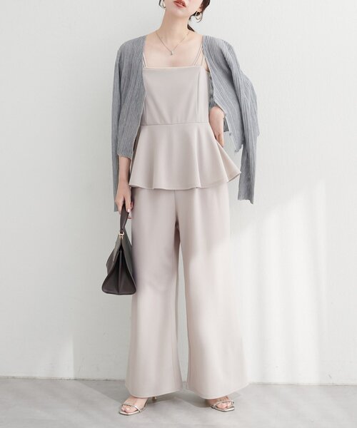 natural couture(ナチュラルクチュール)の「【WEB限定】ストレッチペプラムオールインワン(つなぎ/オールインワン・レディース・グレー/ブラック/グレイッシュベージュ・FREE)」の1枚目の写真