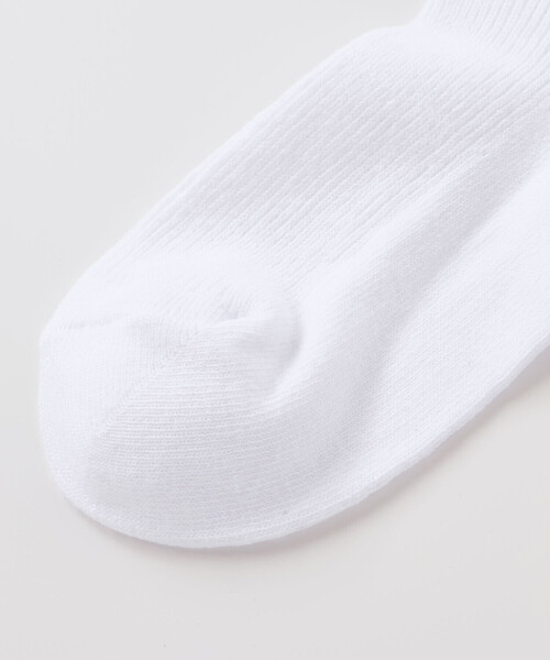 BeBe（ベベ）の「リボンポイントスカラップ折り返しソックス(11~24cm)（ソックス/靴下・キッズ・ホワイト/ブラック・15.0cm/21.0cm/24.0cm/13.0cm/17.0cm/19.0cm）」の5枚目の写真