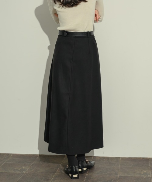 NEUNA(ヌナ)の「【NEUNAロングセラースカート】クラシックプリーツミディスカート(スカート・レディース・ブラック/グレー/ブラウン/ベージュ・FREE/LARGE)」の14枚目の写真