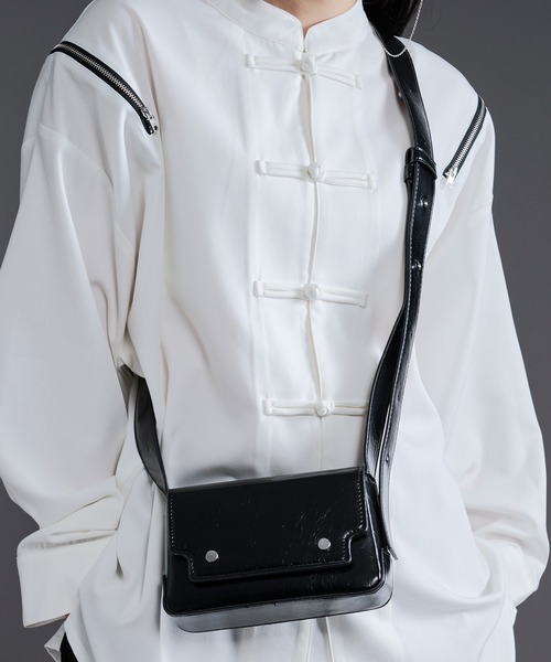 Ellno Loset（エルノロゼット）の「コンパクトショルダーバック（ショルダーバッグ・メンズ・ブラック/ホワイト/グリーン・FREE）」の3枚目の写真