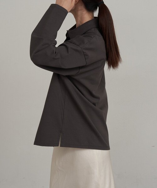 russet(ラシット)の「【再値下げ】スキッパーラガーシャツ(Tシャツ/カットソー・レディース・ダークグレー/ベージュ・FREE)」の5枚目の写真