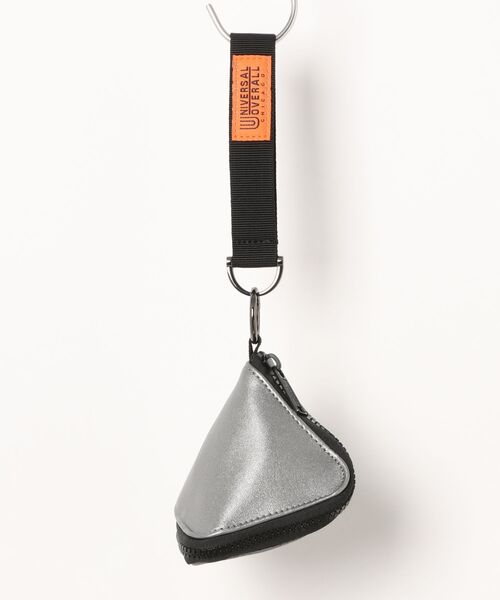 UNIVERSAL OVERALL(ユニバーサルオーバーオール)の「【UNIVERSAL OVERALL】ECO LEATHER PYRAMID / エコレザーピラミッドショルダーバッグ(ショルダーバッグ・レディース・ブラック/ブラウン/シルバーグレー・FREE)」の2枚目の写真