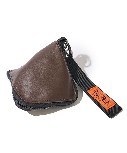 UNIVERSAL OVERALL(ユニバーサルオーバーオール)の「【UNIVERSAL OVERALL】ECO LEATHER PYRAMID / エコレザーピラミッドショルダーバッグ(ショルダーバッグ・レディース・ブラック/ブラウン/シルバーグレー・FREE)」の3枚目の写真