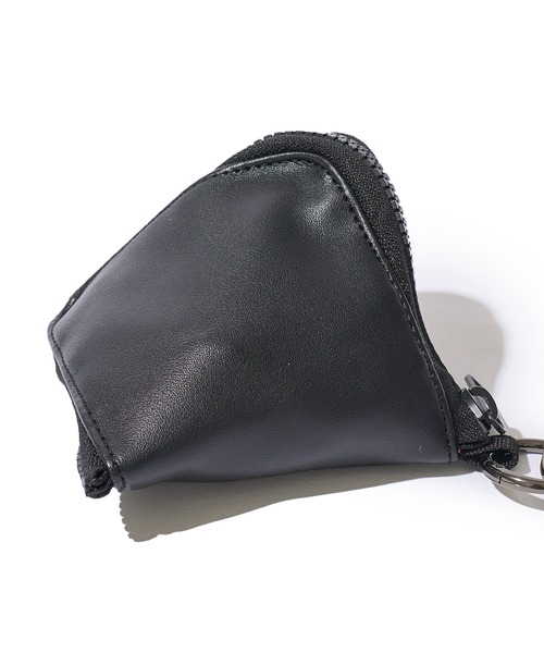 UNIVERSAL OVERALL(ユニバーサルオーバーオール)の「【UNIVERSAL OVERALL】ECO LEATHER PYRAMID / エコレザーピラミッドショルダーバッグ(ショルダーバッグ・レディース・ブラック/ブラウン/シルバーグレー・FREE)」の9枚目の写真
