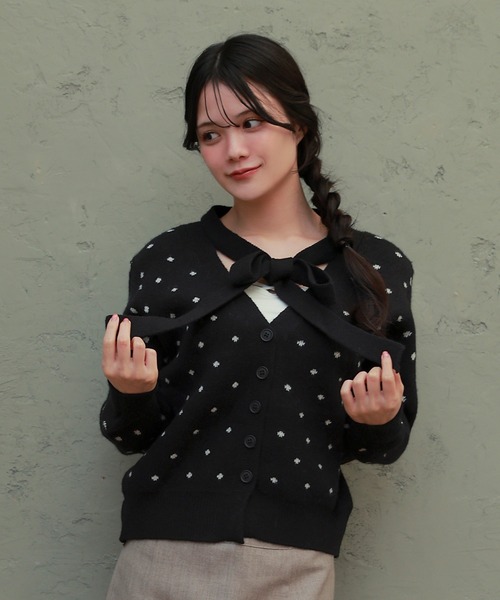 M DOLLY(エムドリー)の「ribbon dot viviana cardigan/リボンドットヴィヴィアナカーディガン(カーディガン/ボレロ・レディース・ブラック/グレー・FREE)」の3枚目の写真
