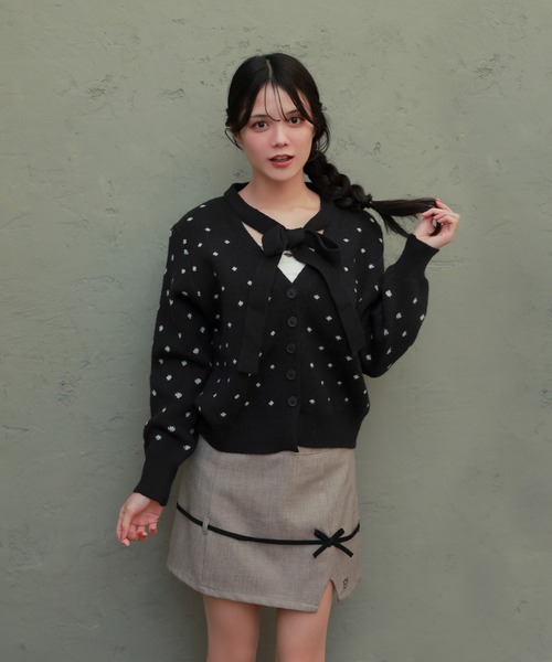 M DOLLY(エムドリー)の「ribbon dot viviana cardigan/リボンドットヴィヴィアナカーディガン(カーディガン/ボレロ・レディース・ブラック/グレー・FREE)」の5枚目の写真