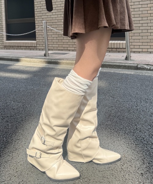 mellowneon(メロウネオン)の「カバー風ギャザーベルトロングブーツ(ブーツ・レディース・ブラック/ブラウン/アイボリー・SMALL/MEDIUM)」の11枚目の写真