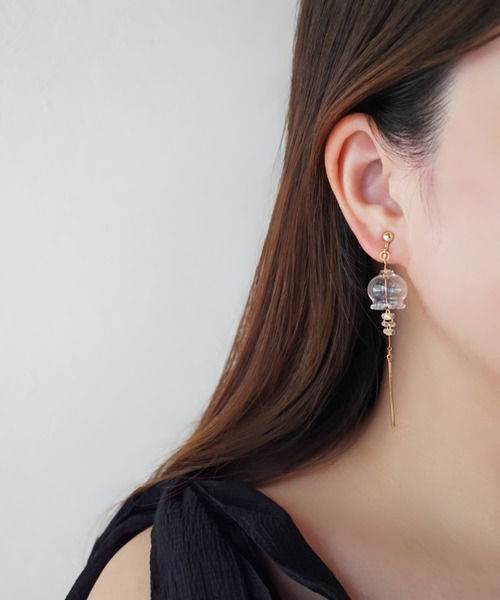 CERCA(チェルカ)の「jolie minette/ふわり風鈴イヤリング/ゴールド 金属アレルギー対応(イヤリング・レディース・クリア・FREE)」の2枚目の写真